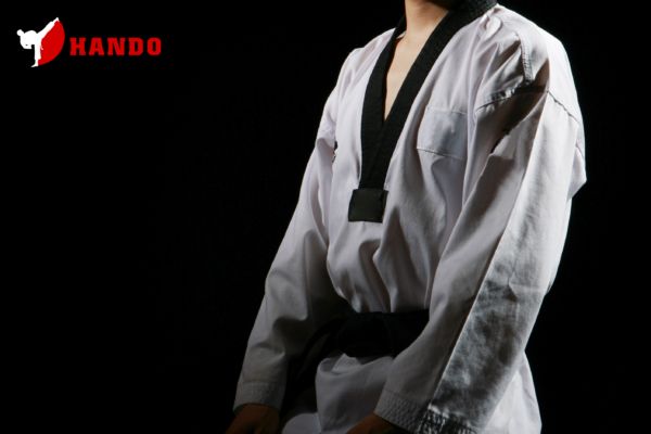 Phân biệt võ phục Taekwondo tập luyện và võ phục thi đấu chi tiết