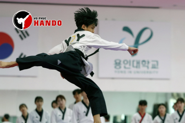 Võ phục Taekwondo là gì? Cách chọn võ phục chuẩn cho người mới